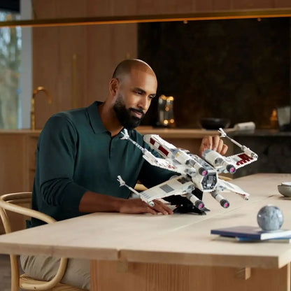 Caça-Estelar X-Wing (1586 peças)