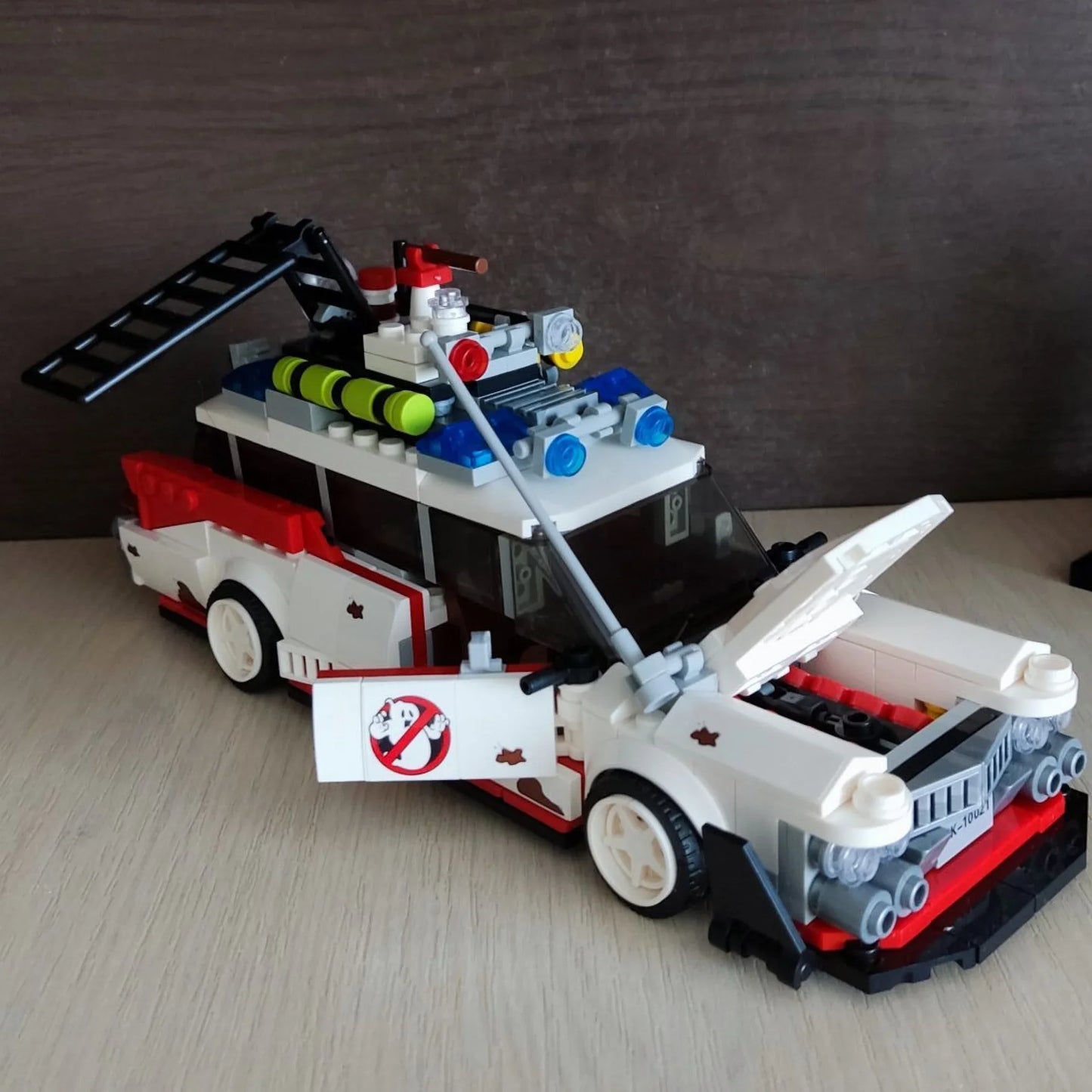 Cadillac ECTO-1 dos Caça-Fantasmas (603 peças)